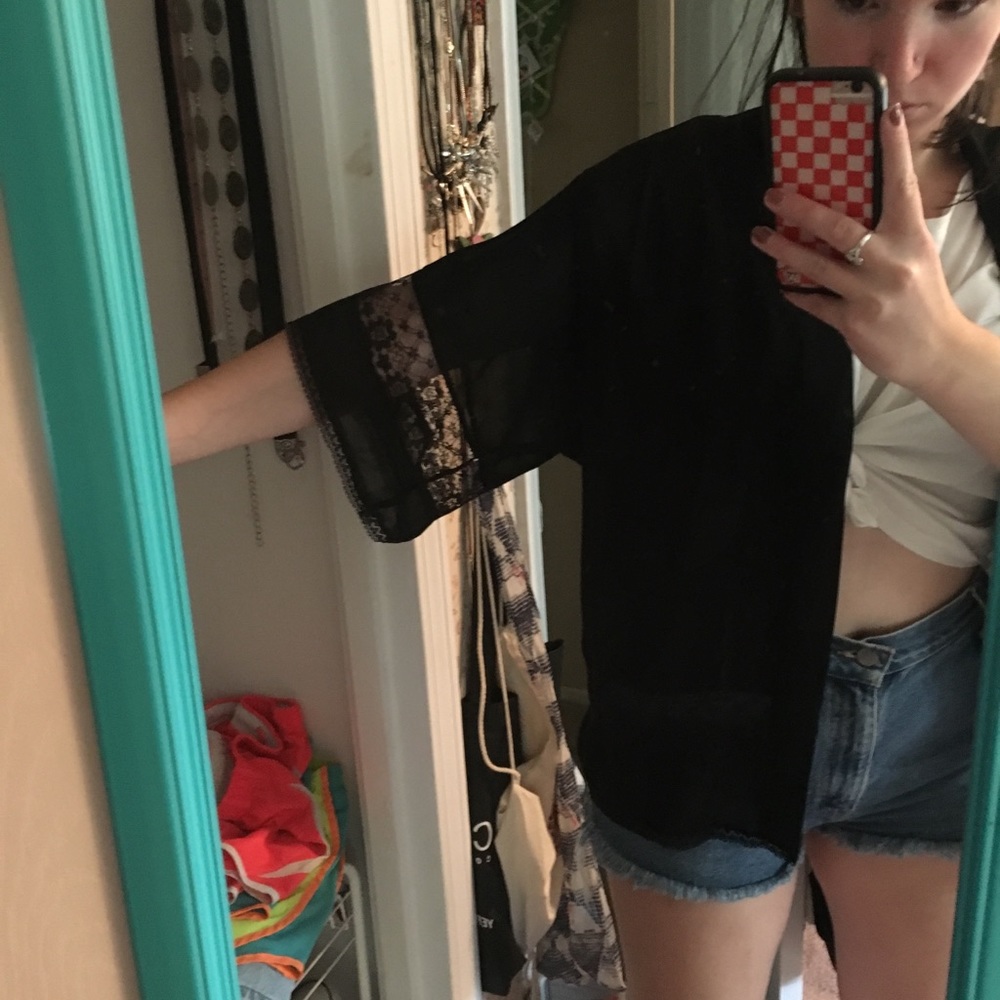 ✨NEW LISTING✨ Black Lace Kimono